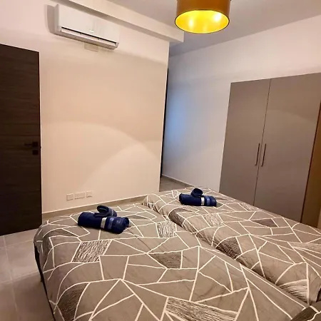 Apartment St Julians's Charm